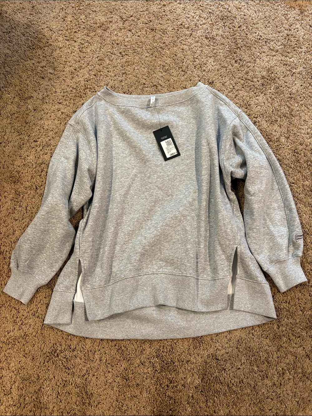 NWT Super soft and cozy Fabletics Heather Gray Pullover Sweatshirt